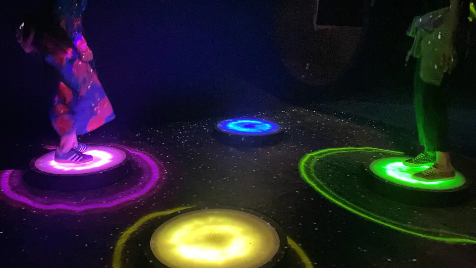 非言語コミュニケーション作品「bouncer」の展示風景