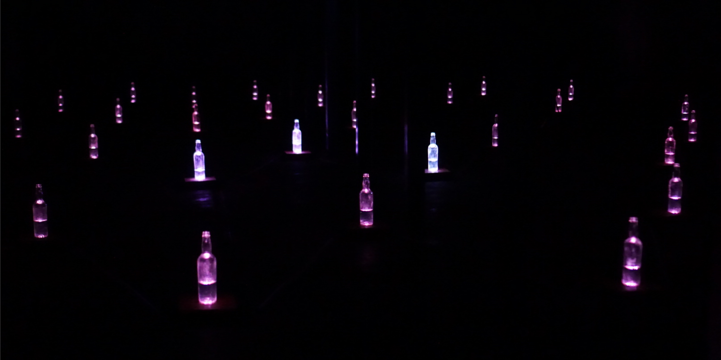「Signs」の展示空間の様子